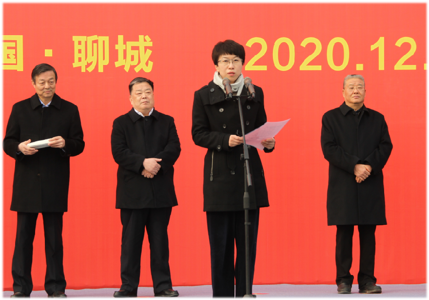 市委副書(shū)記、市長(zhǎng)李長(zhǎng)萍同志在啟動(dòng)儀式上講話(huà)并宣布：鄭濟(jì)高鐵配套基礎(chǔ)設(shè)施暨高鐵新區(qū)建設(shè)正式啟動(dòng)。